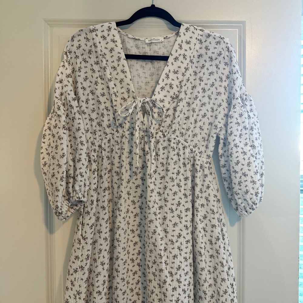 White Floral Midi Dress with Puff Sleeves - Picture 2 of 4